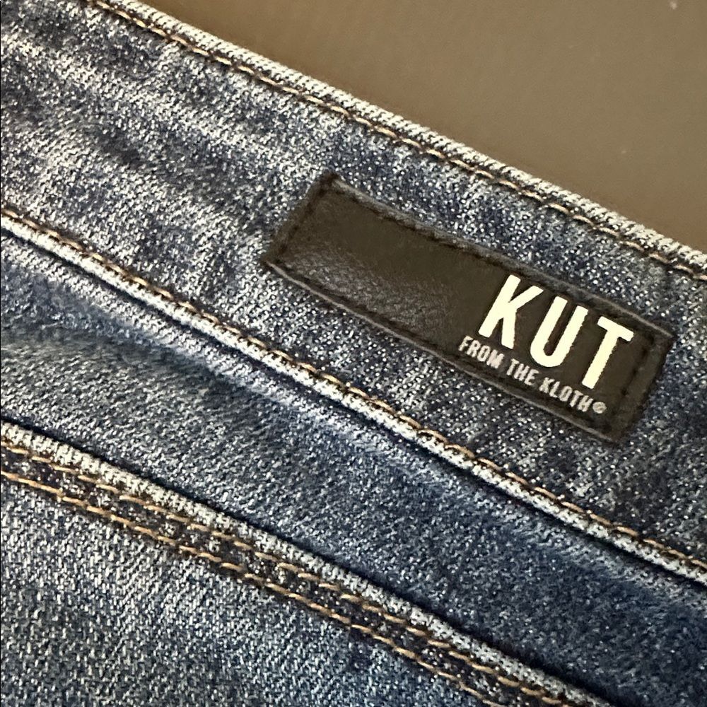 Kut from the Kloth Dark Blue Distressed Cropped Jeans Size 4P - Picture 3 of 6